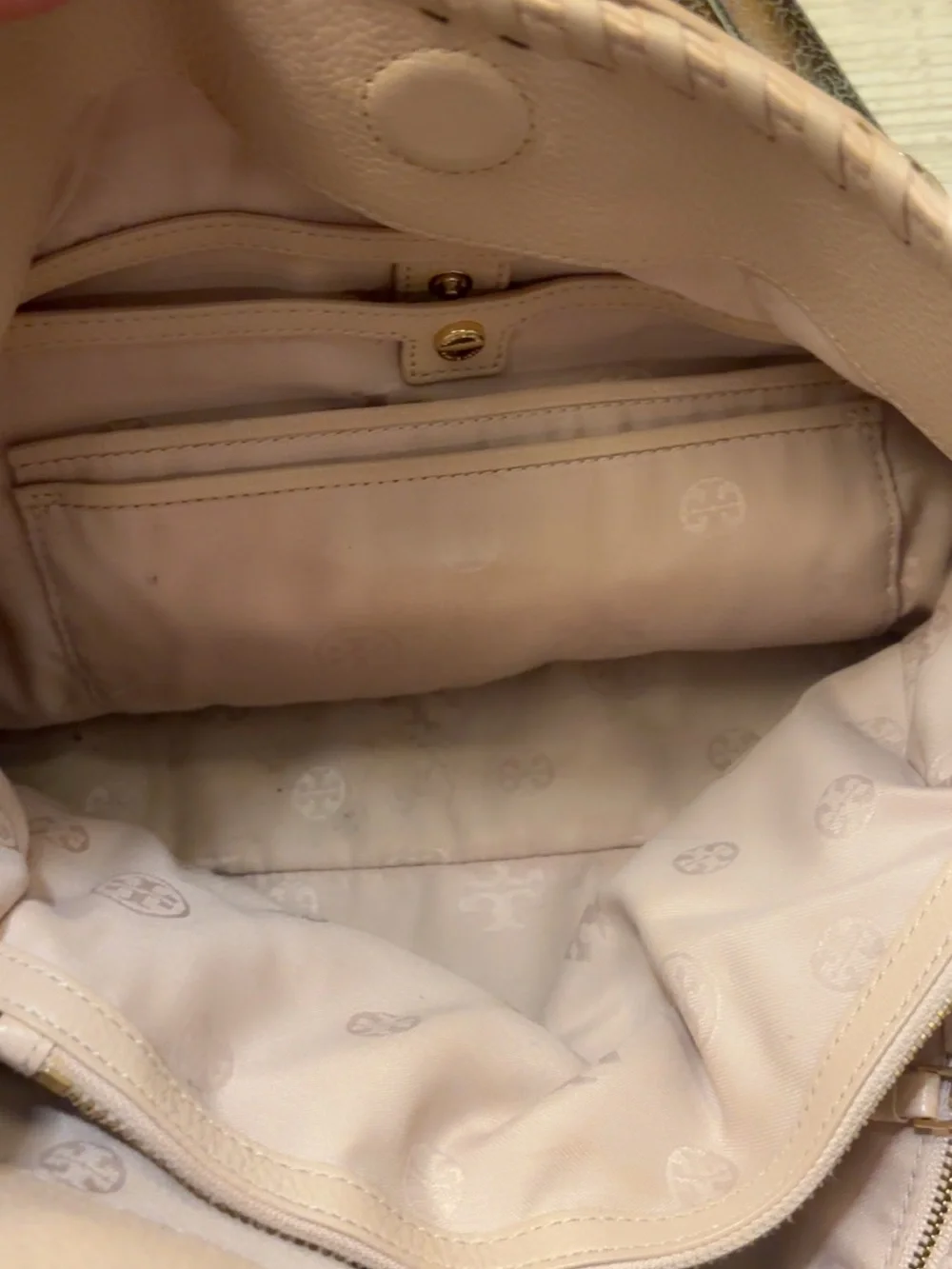 Beautiful Tory Burch Taupe Pebble Whip Stitch Leather Shoulder Bag